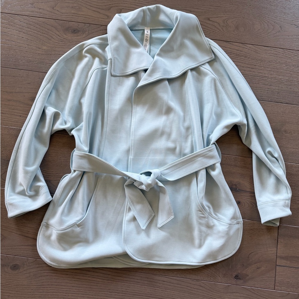 Lululemon NWOT Powder Blue Softstreme Wrap